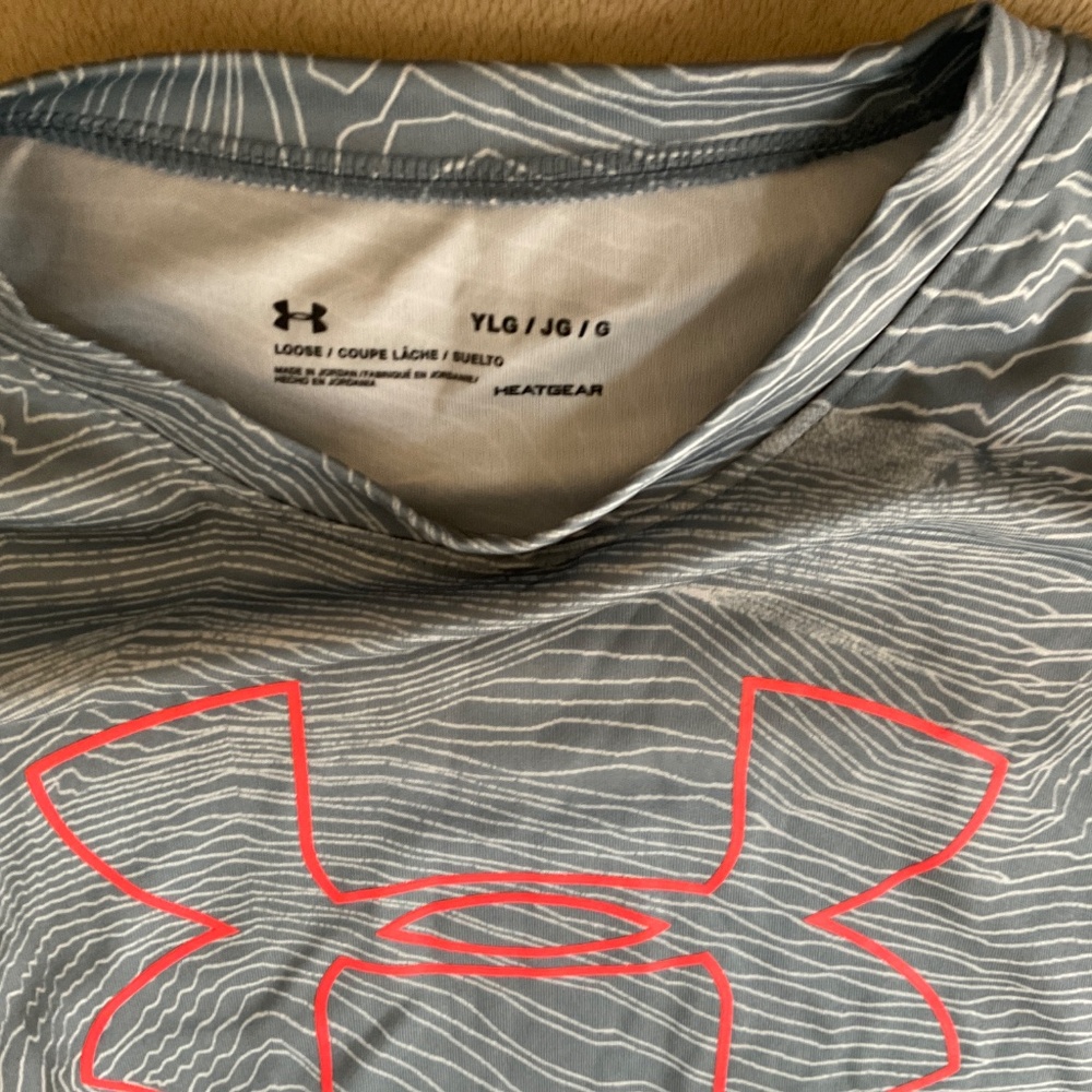 Under Armor boys new T-shirt - Picture 3 of 4
